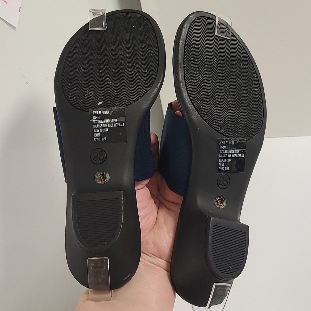 East 5th NWOT Navy Slip On Sandals / Shoes - Size 9.5 - Picture 7 of 7